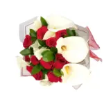 Ramo de 12 Rosas Rojas y 8 Calas